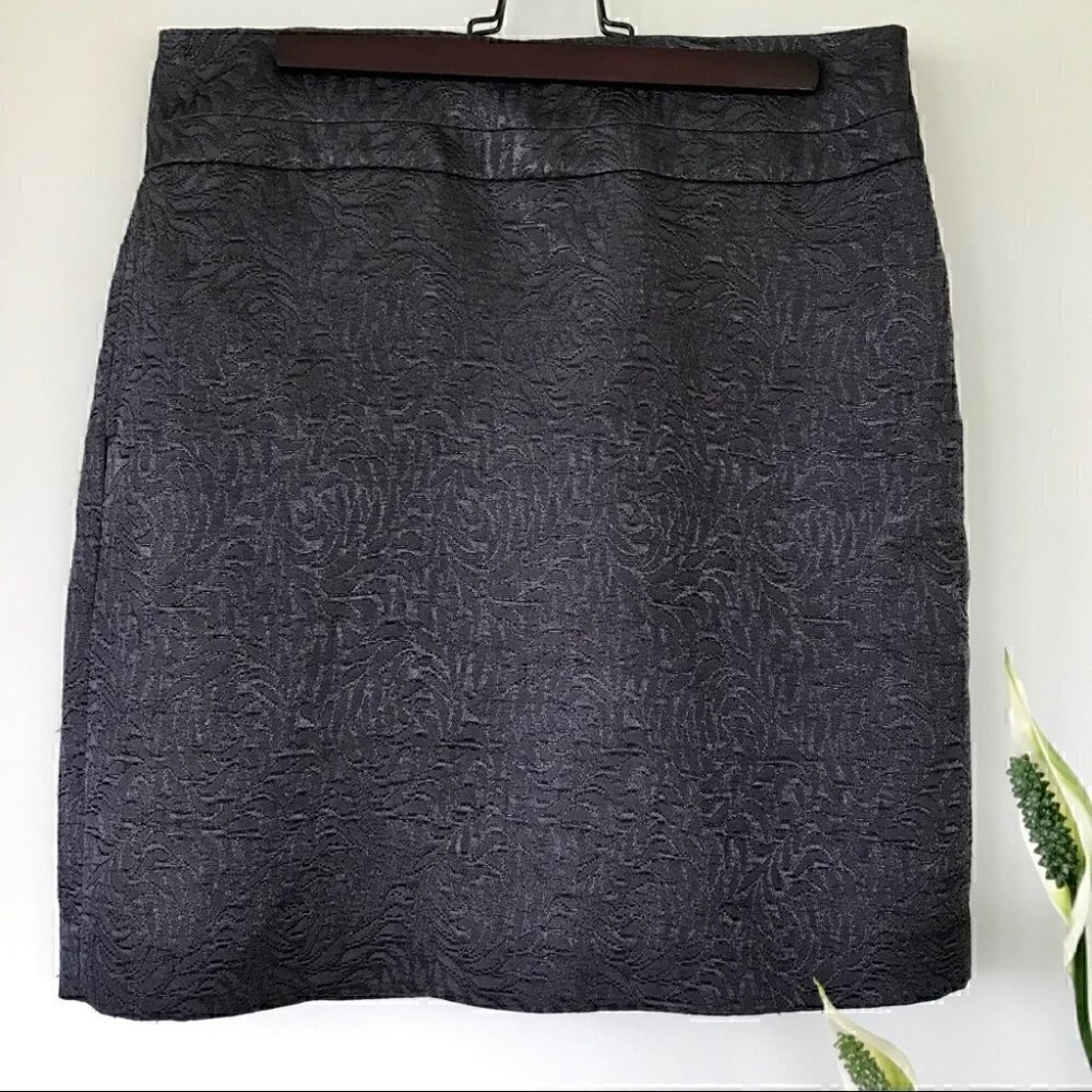 Ann Taylor LOFT black pencil skirt, mini length